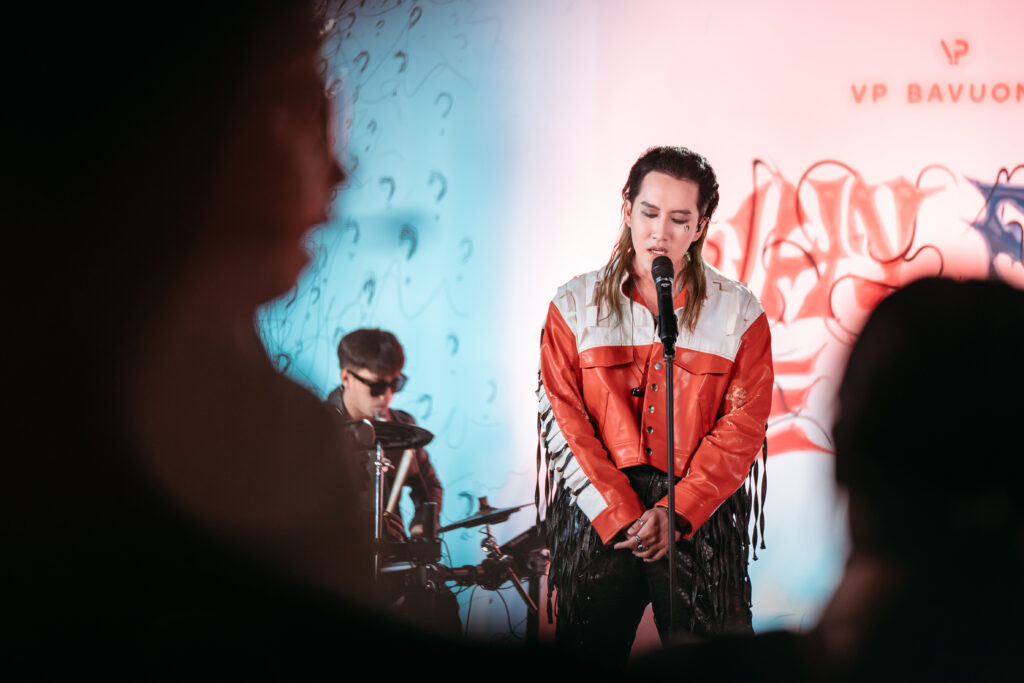 VP BAVUONG phát hành MV Quái kết hợp Opera 1 mv_quai