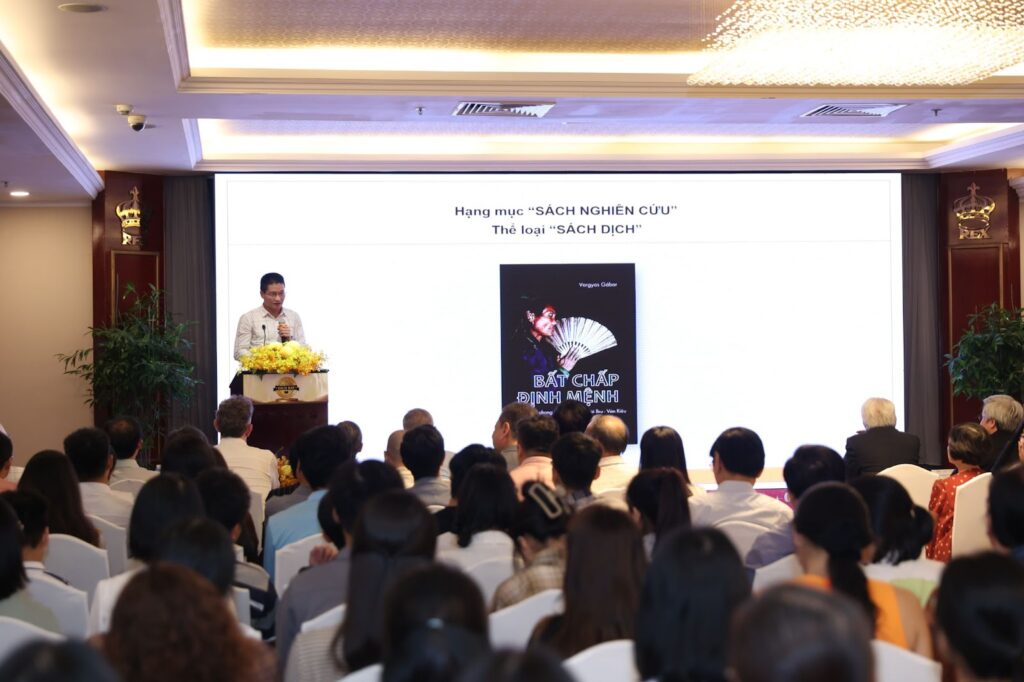 PGS Đinh Hồng Hải chia sẻ về sách đạt giải hạng mục sách Nghiên cứu.