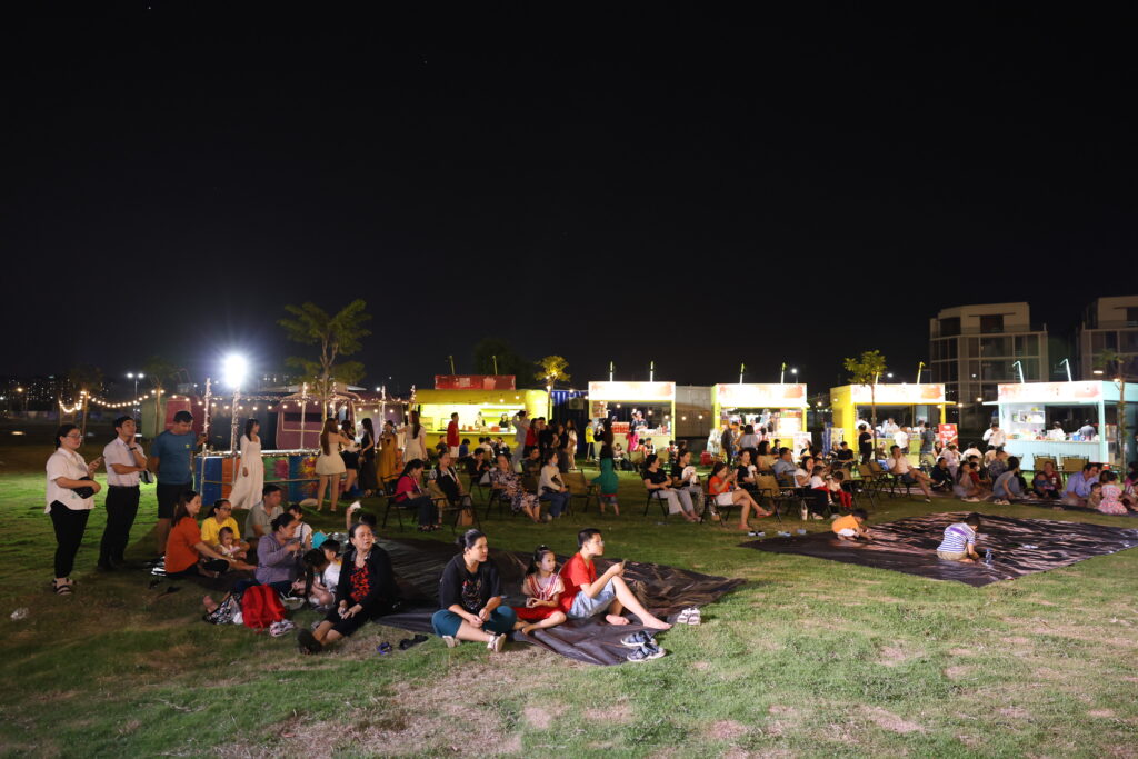 Merry Brew Festi: A vibrant Christmas experience at Global Fountain, The Global City 6 Outdoor dining and entertainment experiences at Merry Brew Festi
