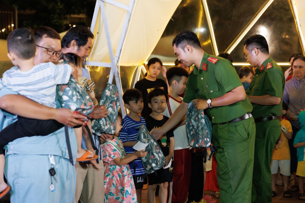 Merry Brew Festi: A vibrant Christmas experience at Global Fountain, The Global City 5 Heartfelt gifts were personally delivered to children in difficult circumstances