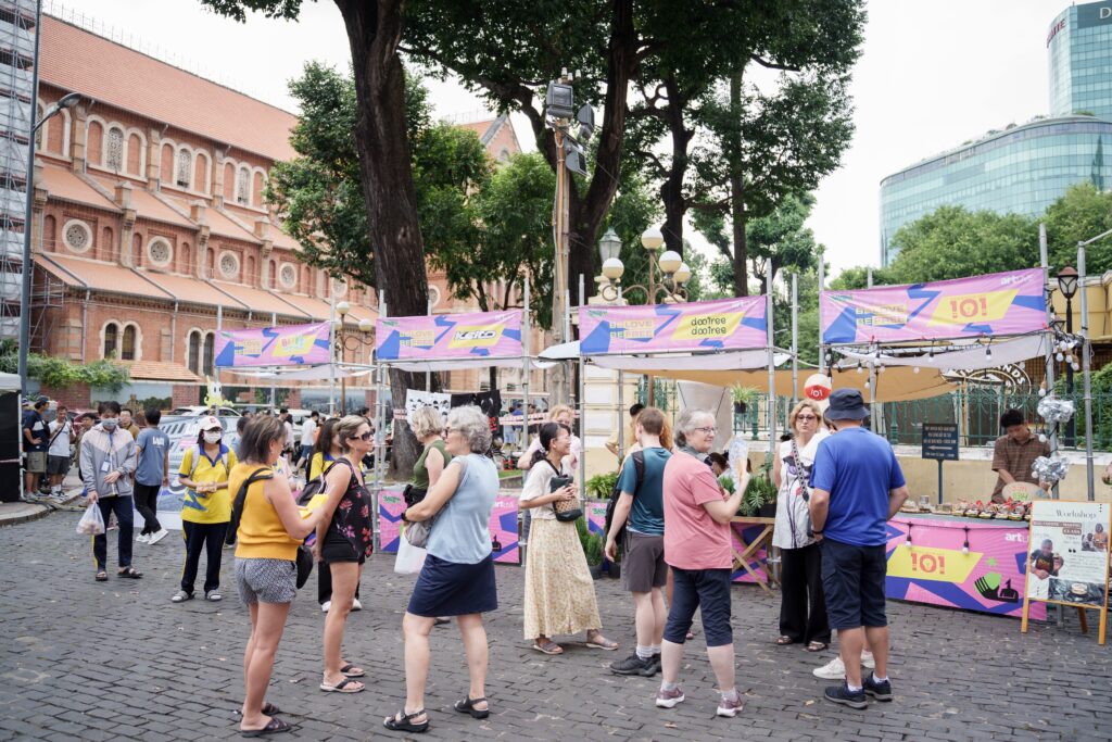 Du khách hào hứng tham gia các hoạt động tại Saigon Urban Street 2024