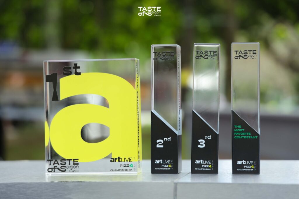 The commemorative items from the artLIVE Championship competition are thoughtfully designed to align with the overall visual concept