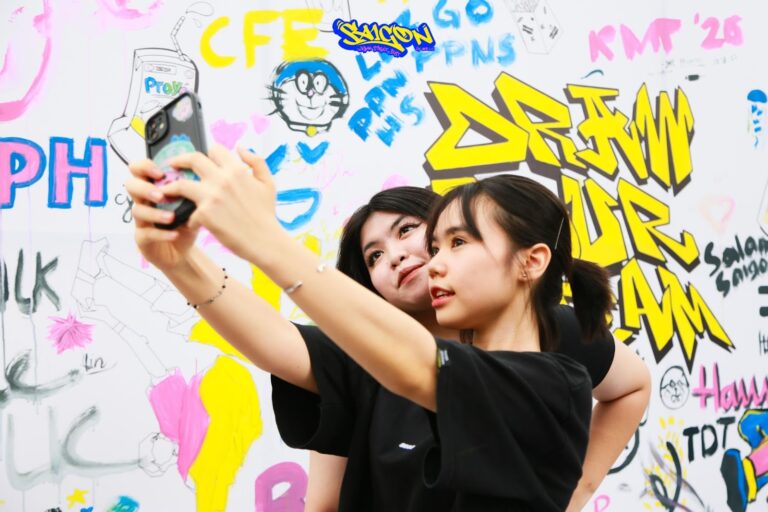 The “Draw Your Dream” canvas drew plenty of attention from festivalgoers.

