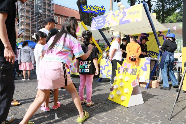 Festivalgoers joined in the fun with mini-games and enjoyed refreshing cold brews from MiT Catering.
