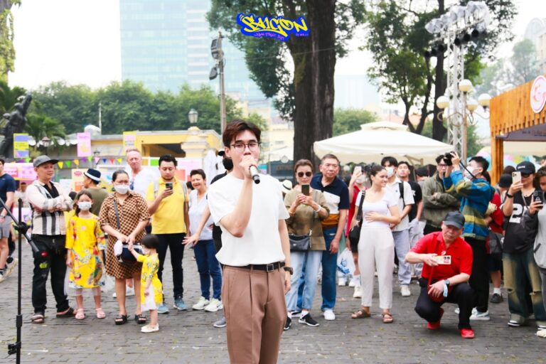 The crowd sang along to the cheerful tunes of Whee! with joyful energy