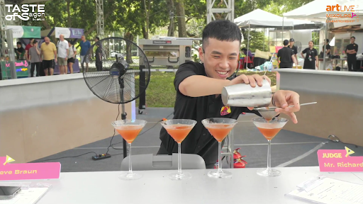 Đoàn Quốc Cường presents a lavender cocktail with an alluring aroma