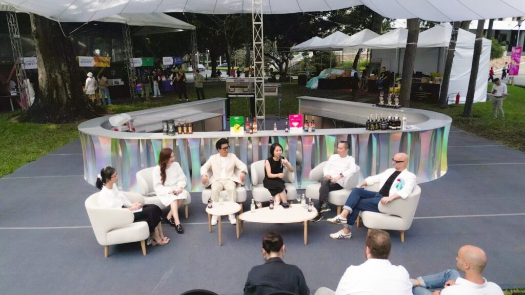 The uniquely designed bar at the artLIVE Stage instantly draws attention with its vibrant, bamboo-inspired form, radiating brightness and echoing the colorful atmosphere that surrounds it.