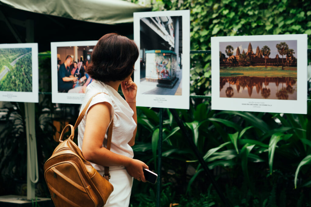 The photo exhibition at IDÉCAF attracted a large number of visitors