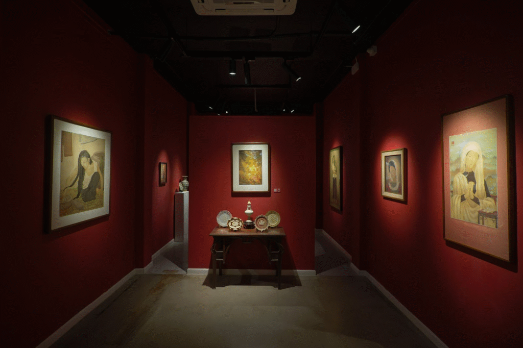 The exhibition ‘The Sacred in the Everyday’ – Traces of the sacred within the ordinary 7 The exhibition 'The Sacred in the Everyday' guides the public into an unseen ritual