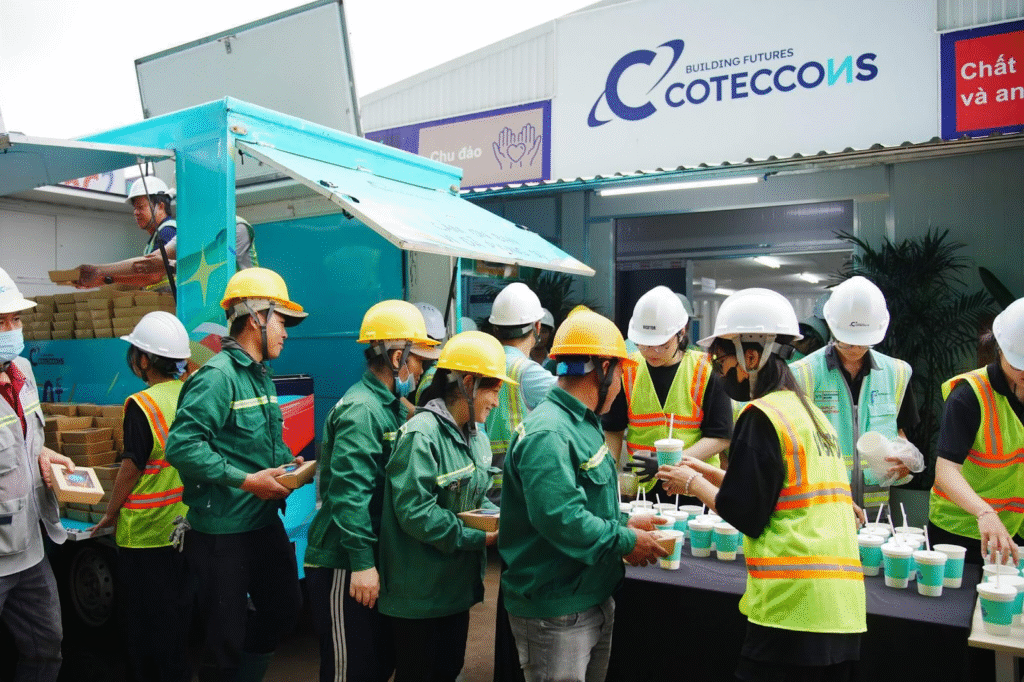 Over 10,000 cups of coffee, iced tea, and pastries were served to Coteccons’ own “idols.” Photo: Coteccons