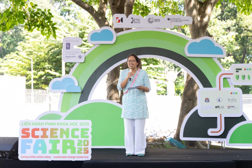 Science Fair 2025 chào đón hàng ngàn lượt khách tham dự 3 Bà Thái Mai Lan - Giám đốc Viện Goethe tại TP.HCM phát biểu trong buổi khai mạc sự kiện