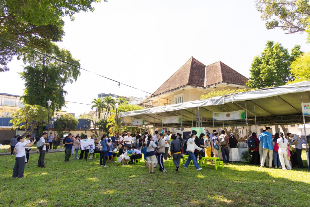 Science Fair 2025 chào đón hàng ngàn lượt khách tham dự 8 Khách tham gia thích thú với các hoạt động tương tác ngoài trời tại Science Fair 2025