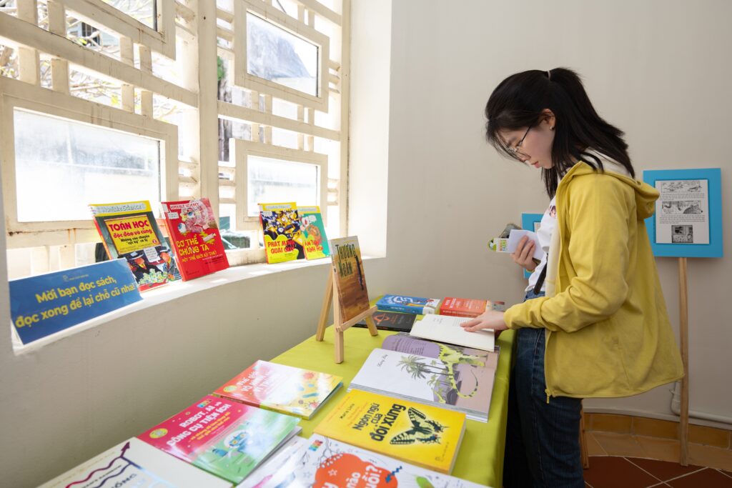 Science Fair 2025 chào đón hàng ngàn lượt khách tham dự 6 Nhiều đầu sách hay sẵn sàng để các bạn trẻ khám phá thế giới khoa học