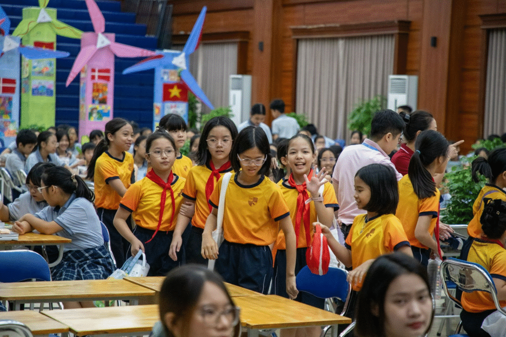 Launch of the drawing contest ‘Denmark in Your Eyes’ 2025 3 Children eagerly taking part in the “Denmark in Your Eyes” drawing contest