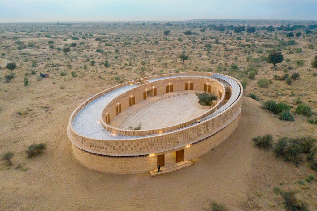 The unique architecture of a school in the heart of the desert 3 Rajkumari Ratnavati stands out amid the vast desert landscape.
