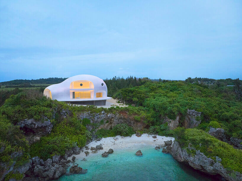 A Space Where Yuputira House Merges with Nature