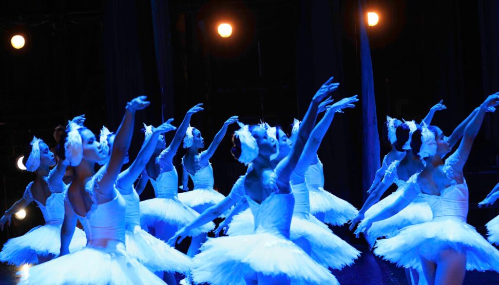 Vở ballet kinh điển ‘Hồ Thiên Nga’ lại một lần nữa chạm đến trái tim khán giả Sài Gòn