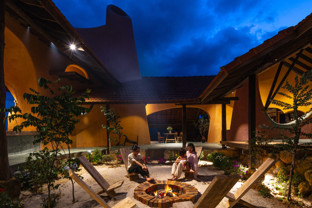 Không gian chung ấm cúng của villa tại Cao Lan Hamlet.