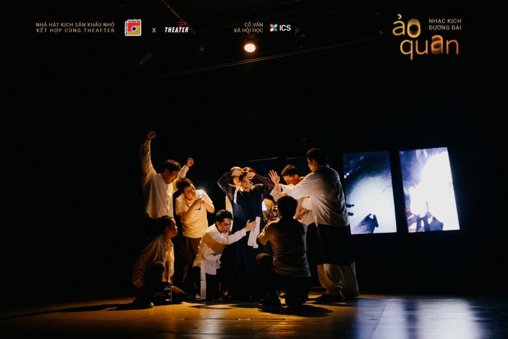 ‘Ảo quan’ - Chỉ yêu thôi liệu có đủ để níu giữ sự sống? 2 Từ video, dàn nhạc trình diễn trực tiếp, đến âm thanh, múa và hát - mọi yếu tố được phối hợp hài hòa.