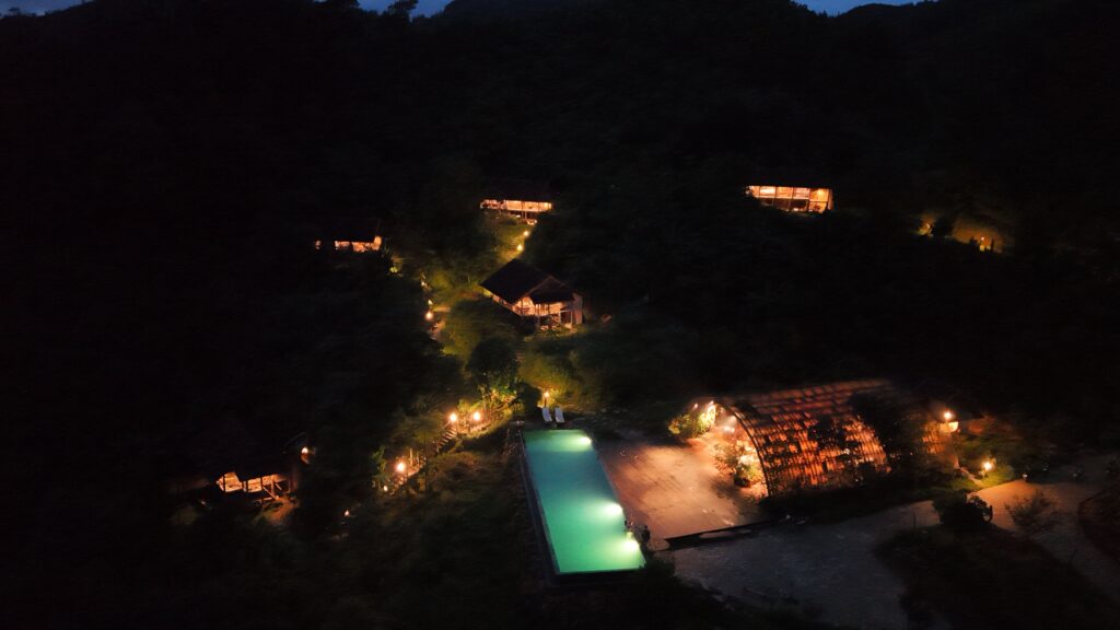 Cao Lan Hamlet về đêm.
