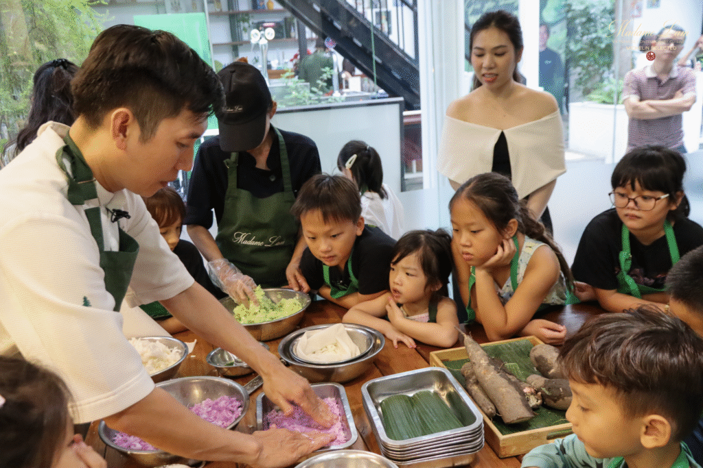 Madame Lam lan tỏa yêu thương qua workshop làm bánh tằm cho trẻ em