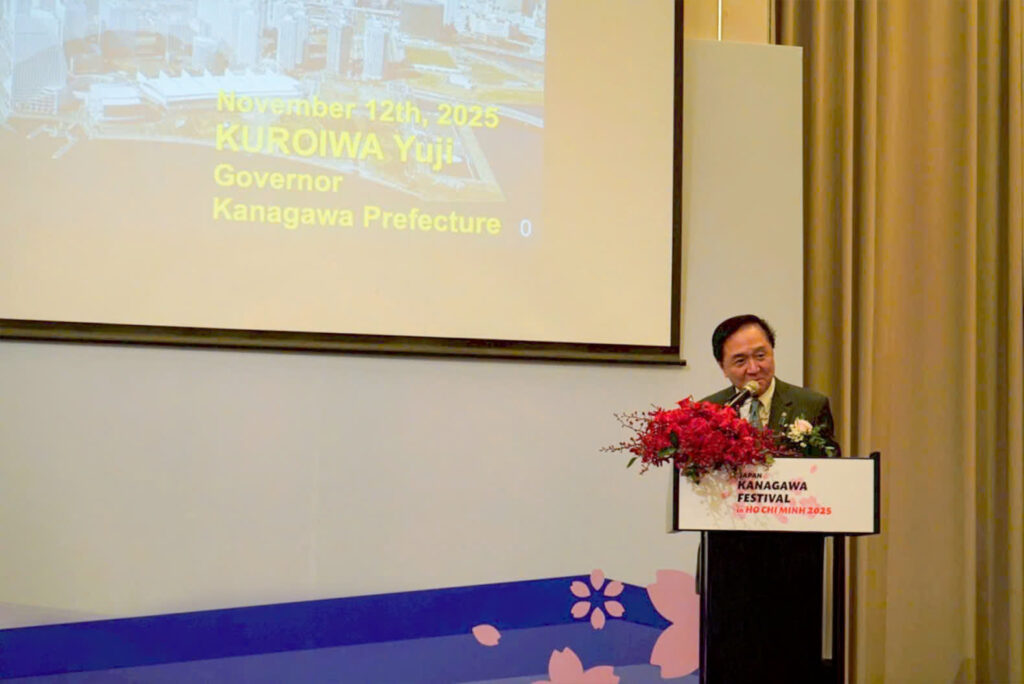 Mr. Kuroiwa Yuji – Governor of Kanagawa Prefecture, delivering a speech at the event. 