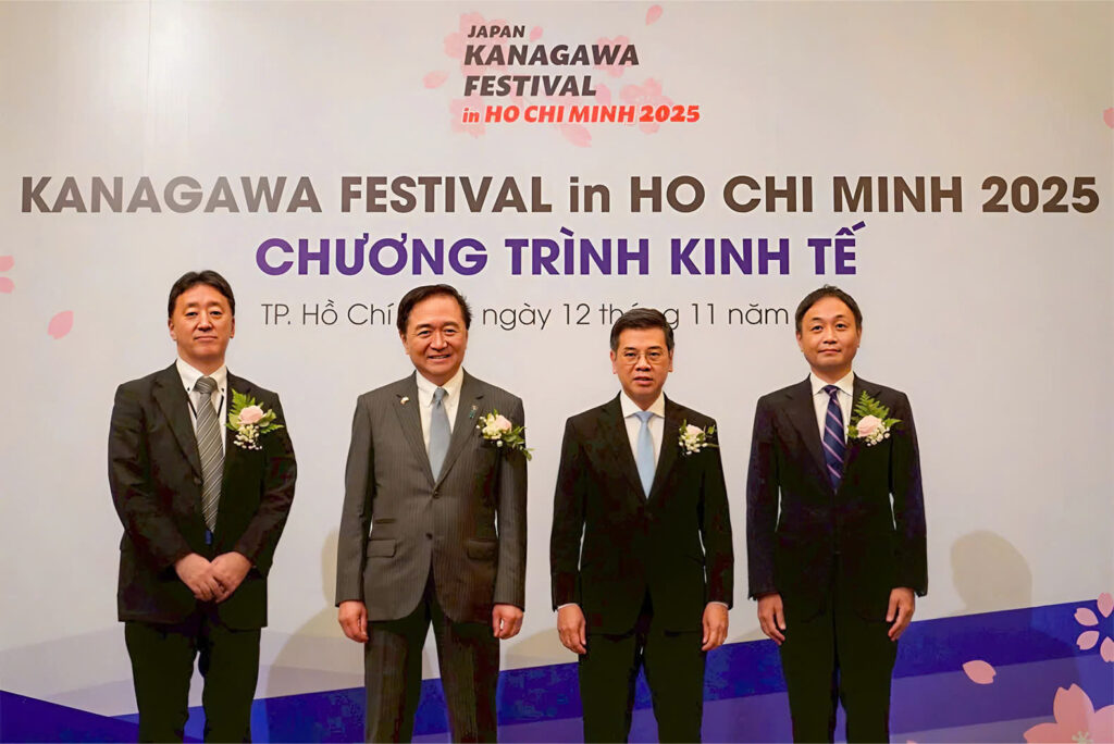 From left: Mr. Furudate Seiki – Deputy Consul General of Japan in Ho Chi Minh City; Mr. Kuroiwa Yuji – Governor of Kanagawa Prefecture; Mr. Nguyen Van Dung – Vice Chairman of the Ho Chi Minh City People’s Committee; and Mr. Okabe Mitsutoshi – Chief Representative of JETRO in Ho Chi Minh City. 