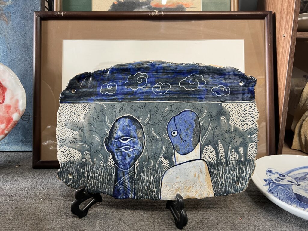 Hai họa sĩ, một hành trình mộng mơ 14 Tranh trên nền gốm tự nén và dàn trải