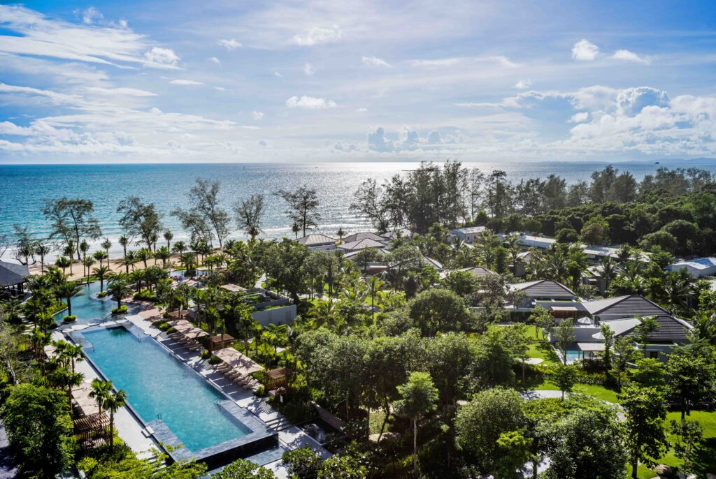 Khi lời thề hẹn hòa vào sóng biển tại Crowne Plaza Phu Quoc Starbay 5 CPPQ Pool Aerial view 2