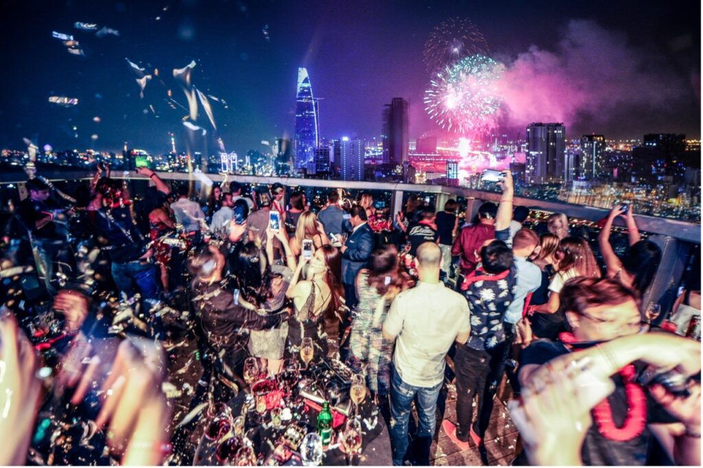 Countdown từ tầng 31 với tầm nhìn bao trọn thành phố