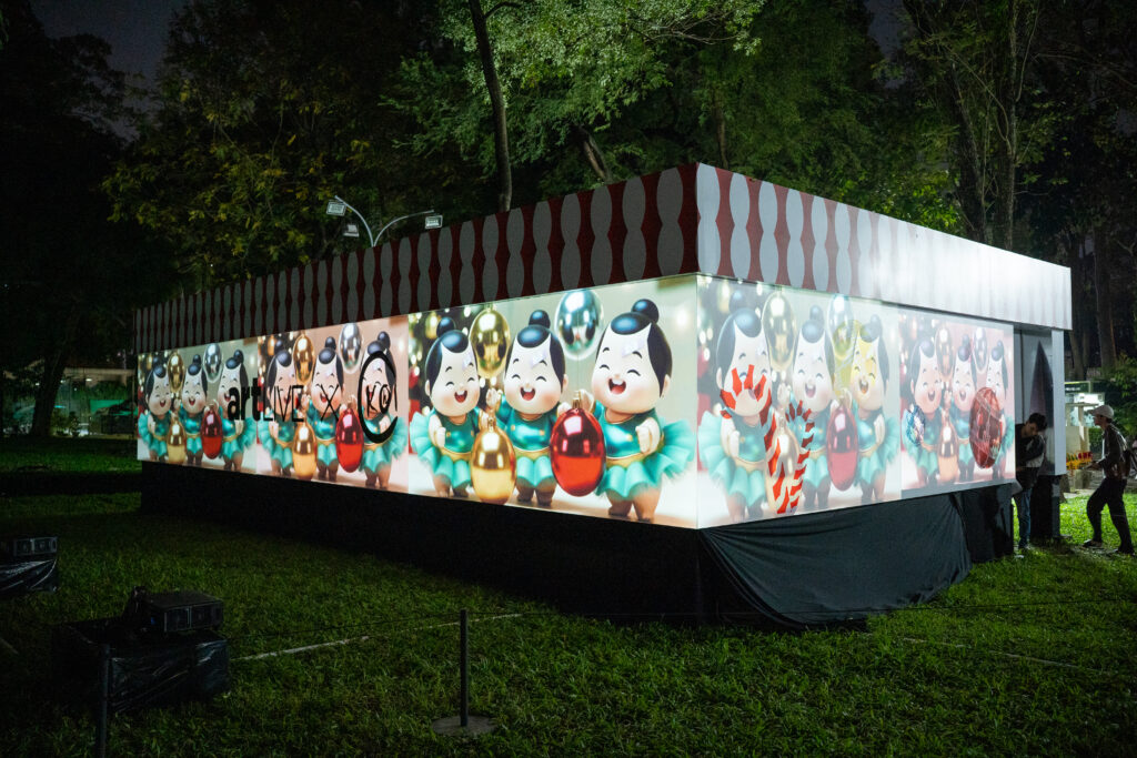 Các bé Baby Sumo Kō ca múa hát bốn ca khúc Giáng Sinh dễ thương trên hộp quà 