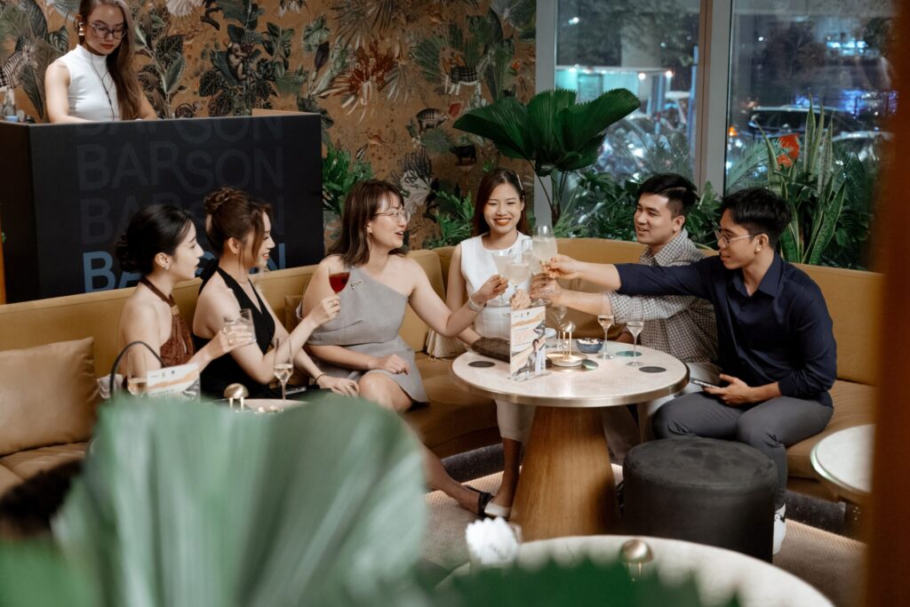 Theo dấu ánh sáng, tận hưởng không khí lễ hội cuối năm từ bờ biển Phú Quốc đến tầng mây Sài Gòn
