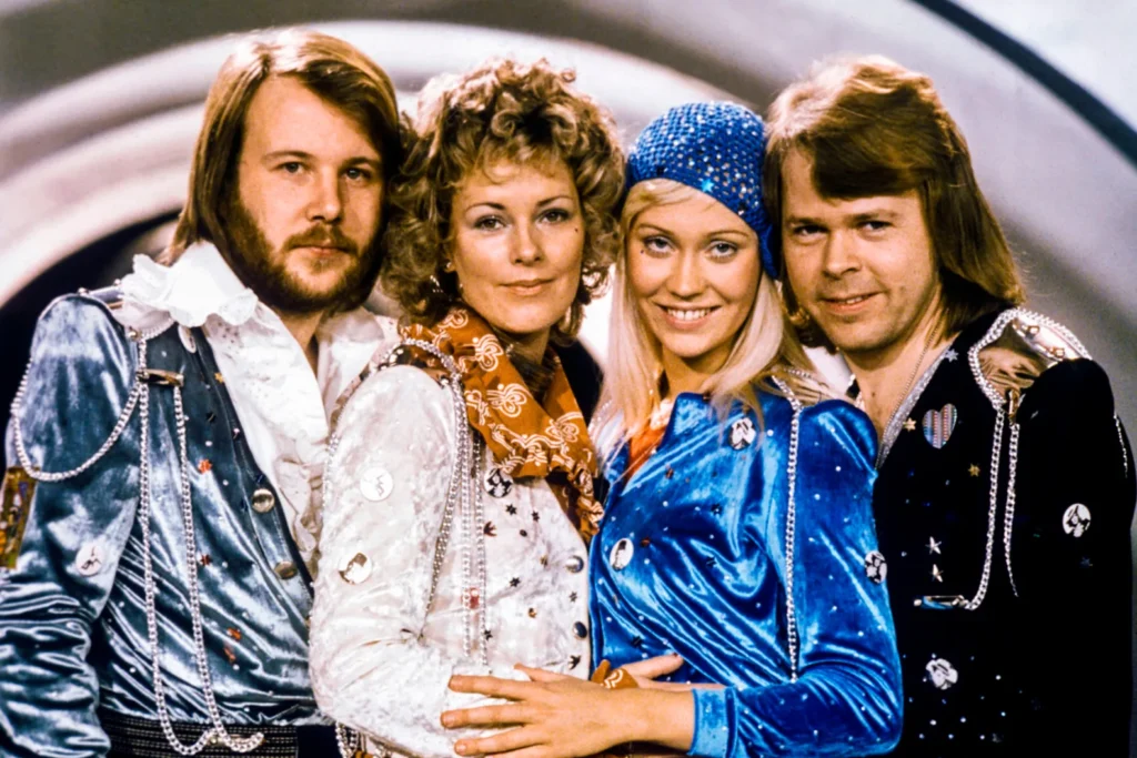 Nhóm nhạc ABBA năm 1974: (Từ trái sang phải) Benny Andersson, Anni-Frid Lyngstad, Agnetha Faltskog and Bjorn Ulvaeus.