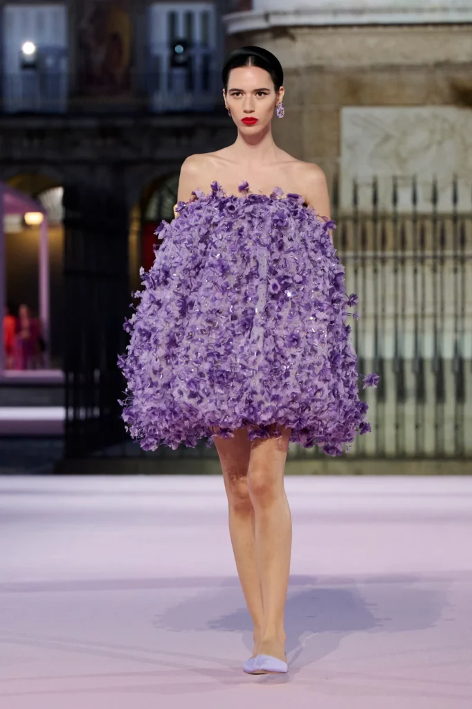 Bộ sưu tập Carolina Herrera Xuân/Hè 2026. Ảnh: Carlos Alvarez/Getty Images