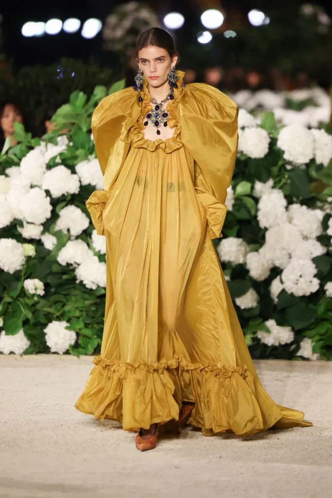 Đâu sẽ là những họa tiết, hoa văn bùng nổ trong năm 2026 (Phần 2) 6 Các họa tiết mang dấu ấn lịch sử được kỳ vọng sẽ tiếp tục lan tỏa trong năm 2026.