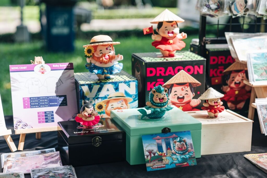 Gian hàng art toy với 99 em bé Baby Sumo Kō phiên bản giới hạn của Koichi