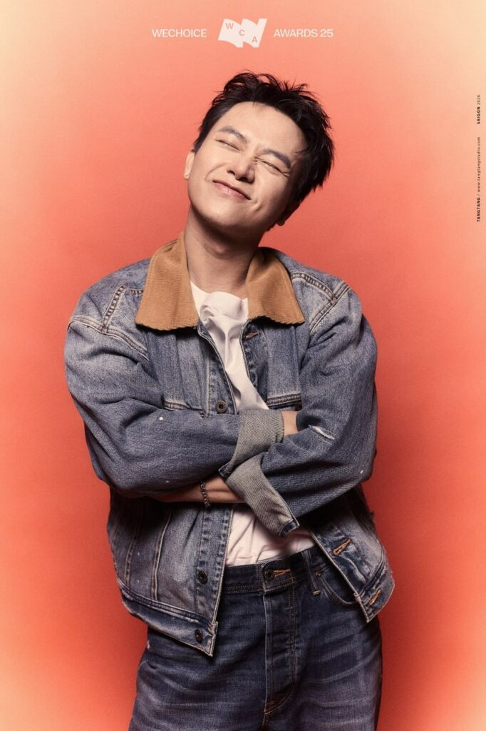 Ca khúc sử dụng những ca từ nói về sự đồng hành, tiếp nối và tích cực