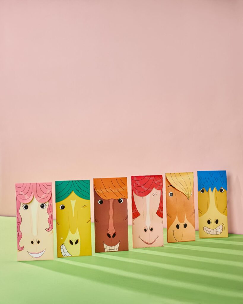 “Ngựa lên” - Những chú ngựa đa sắc thái, mang đến năng lượng trẻ trung cho ngày Tết. 