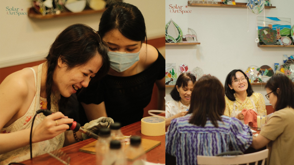 4 hoạt động cho mùa Tết của giới trẻ Sài thành thêm thú vị 6 Những khách hàng trải nghiệm workshop làm tranh kính màu. Ảnh: Solar Art Space