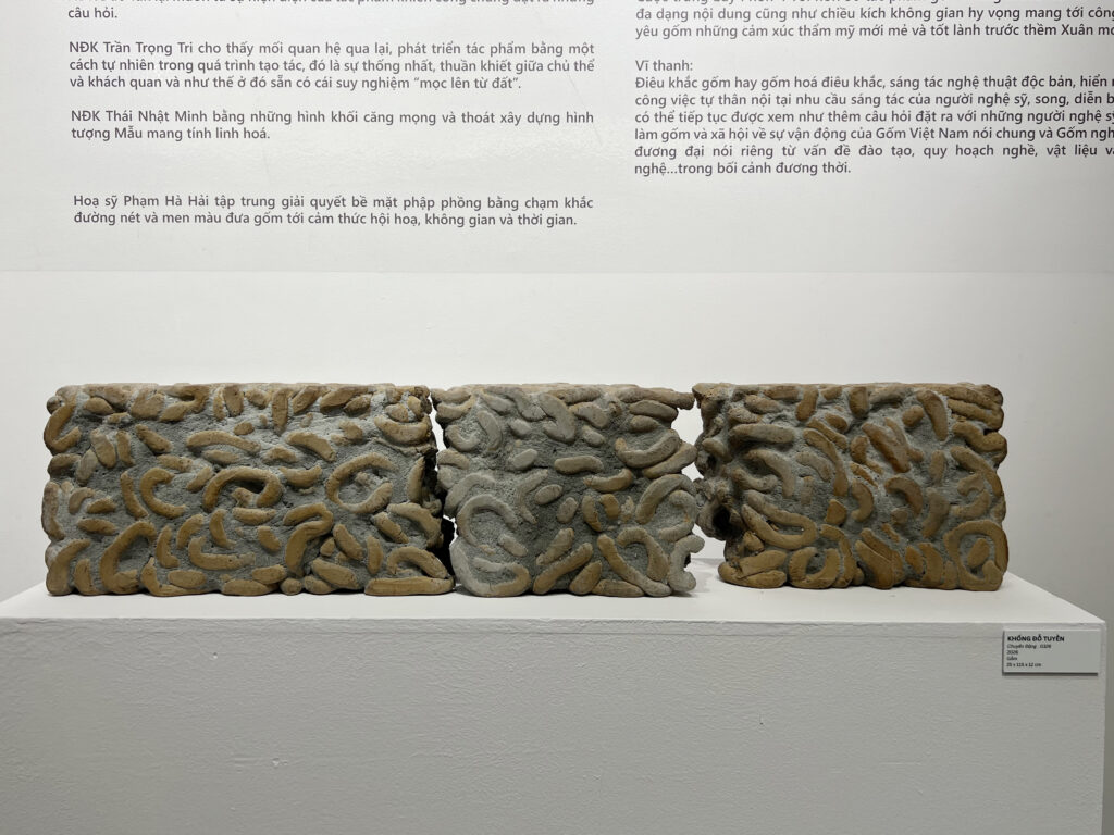 Phồn 4 và hành trình bảy năm của gốm đương đại 8 Tác phẩm Chuyển động. 0326 của nhà điêu khắc Khổng Đỗ Tuyền.