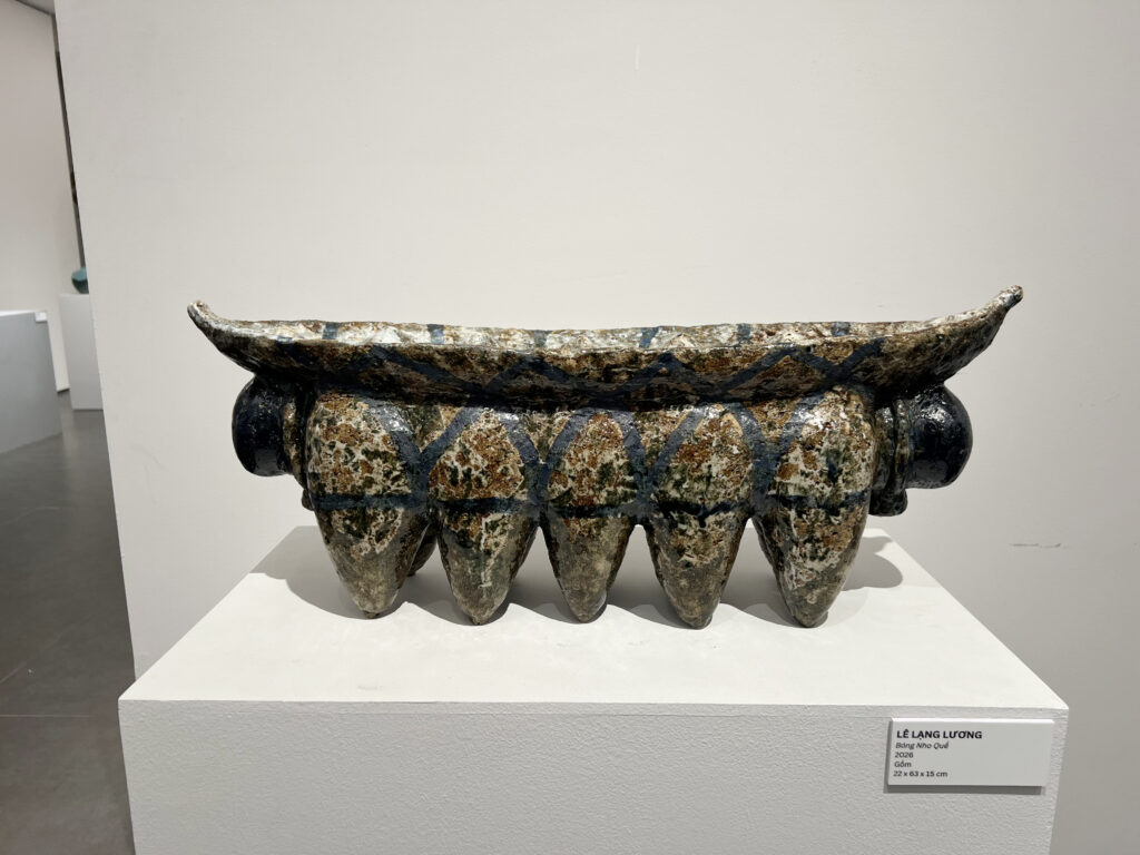 Phồn 4 và hành trình bảy năm của gốm đương đại 9 Tác phẩm Bóng Nho Quế của NĐK Lê Lạng Lương.