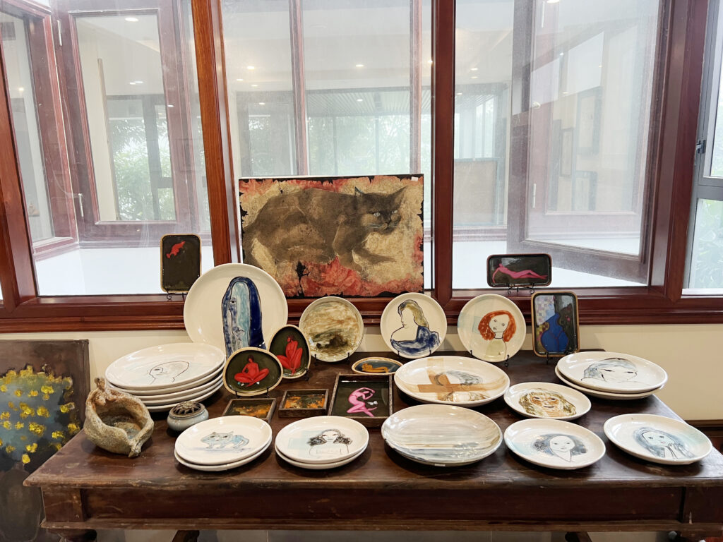 Rất nhiều tác phẩm được vẽ trên gốm