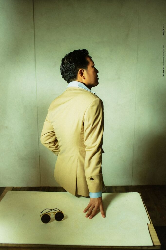 Giữa những ồn ào, Trường Giang chọn im lặng để cống hiến. 