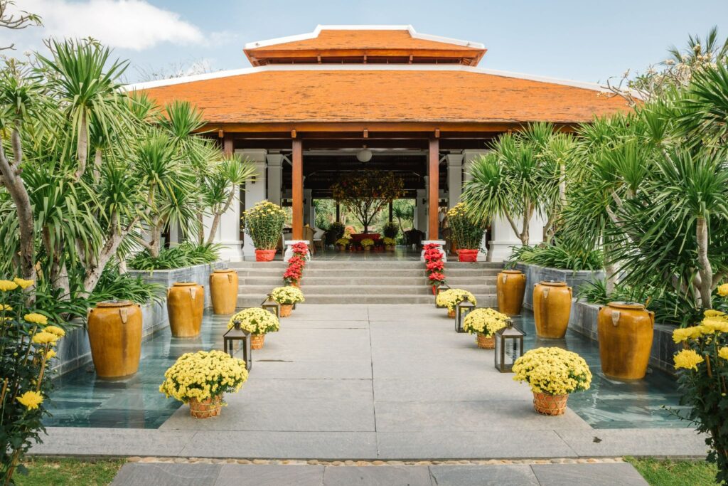 Không gian tràn ngập sắc xuân từ ngoài vào trong tại The Anam 