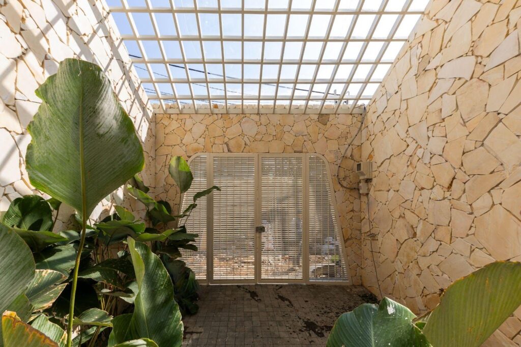 Gạch đá - Giải pháp kiến trúc thiết thực cho khí hậu nóng ẩm ở nước ta.